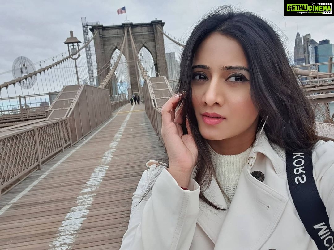 Harshika Poonacha Instagram - Touchdown NEWYORK ❤❤❤ My love for bridges 🥰🥰🥰 @brooklynbridgeig @nytimes Brooklyn Bridge
