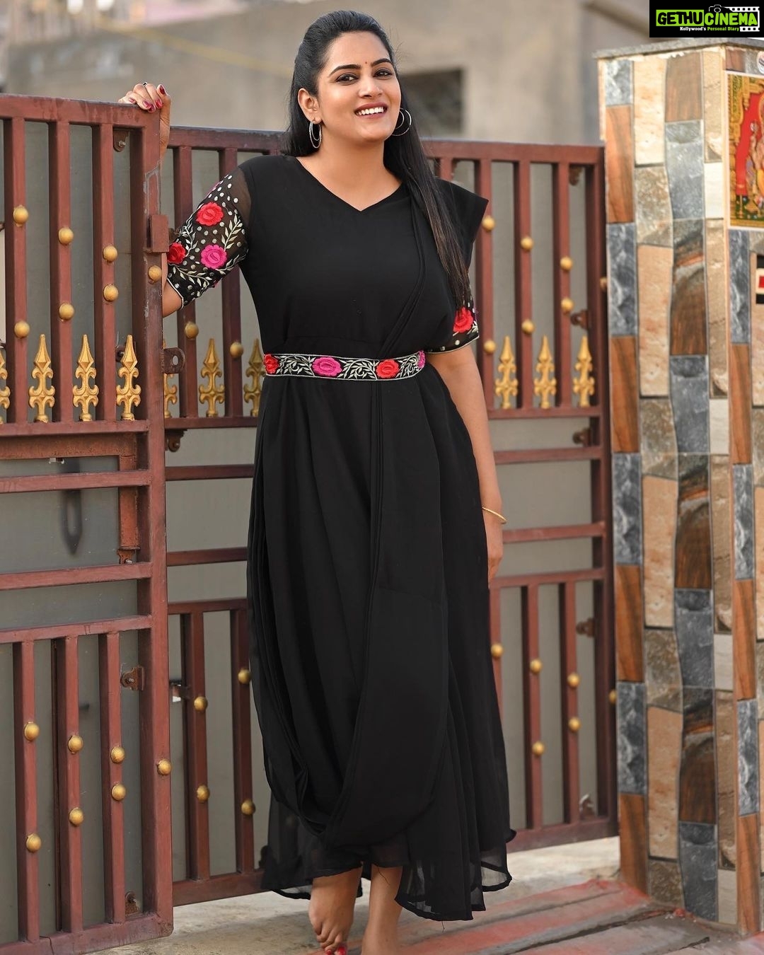 Himaja Instagram - 🖤 Outfit by @online_trendssssss #onlinedress #dressing #blackdress