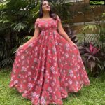 Himaja Instagram - Good Day Everyone..Just Start your Day with Smile 😍 Outfit By @elegant_threads_by_salma ❤️ #designerwear #designerdresses #designerdress #coldshoulder