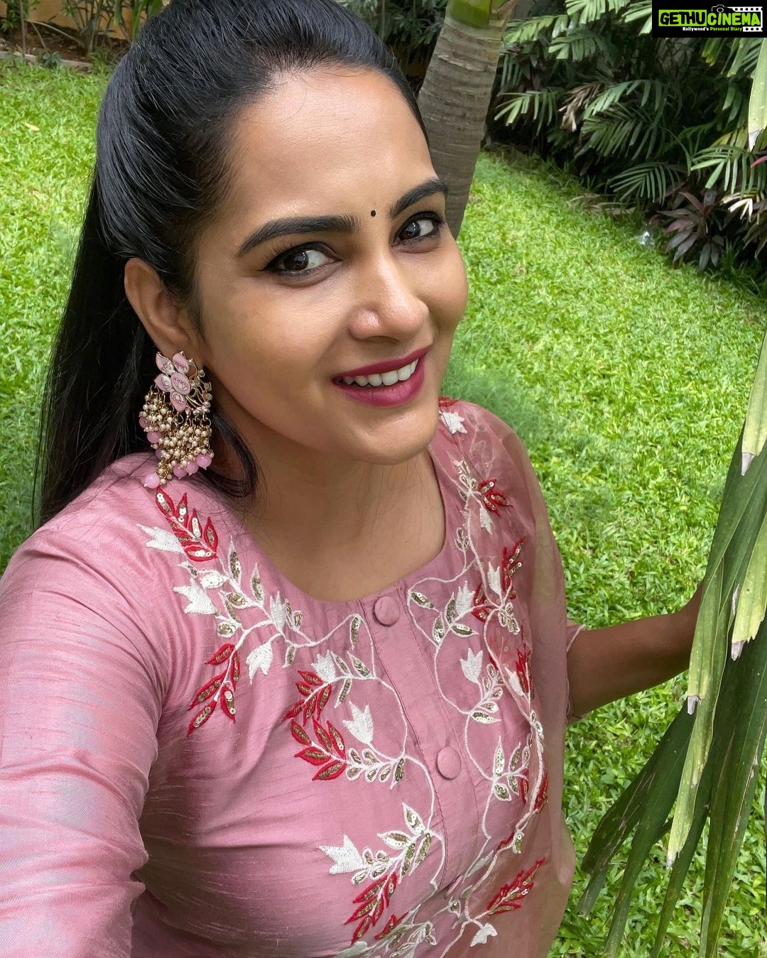 Himaja Instagram - The simple me ❤️ For exclusive collection of partywear &semi partywear collection check @pinkthreads_boutique loacted at vijayawada We ship worldwide #designerwears #dressmaterialshopping #onlinedress