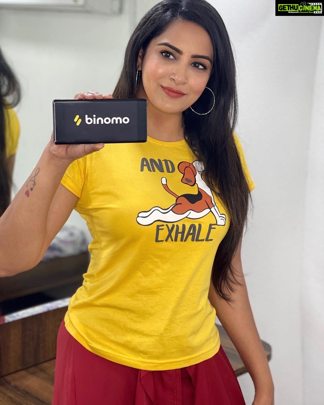 Himaja Instagram - Thanks @binomo for my comfortable entrance to trading! This product is great, but please consider risks of capital loss and age restriction This product is for people over 18