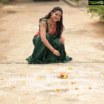 Himaja Instagram – Happy Sankranthi Friends 🤩 
Jewellery by @aadvika_collectionllc 
Pc @captainsaikiran 
#sankranti #dad #sankranthi #festival #traditional #traditionalsaree #traditionalwear #halfsaree #designerwear #pongal