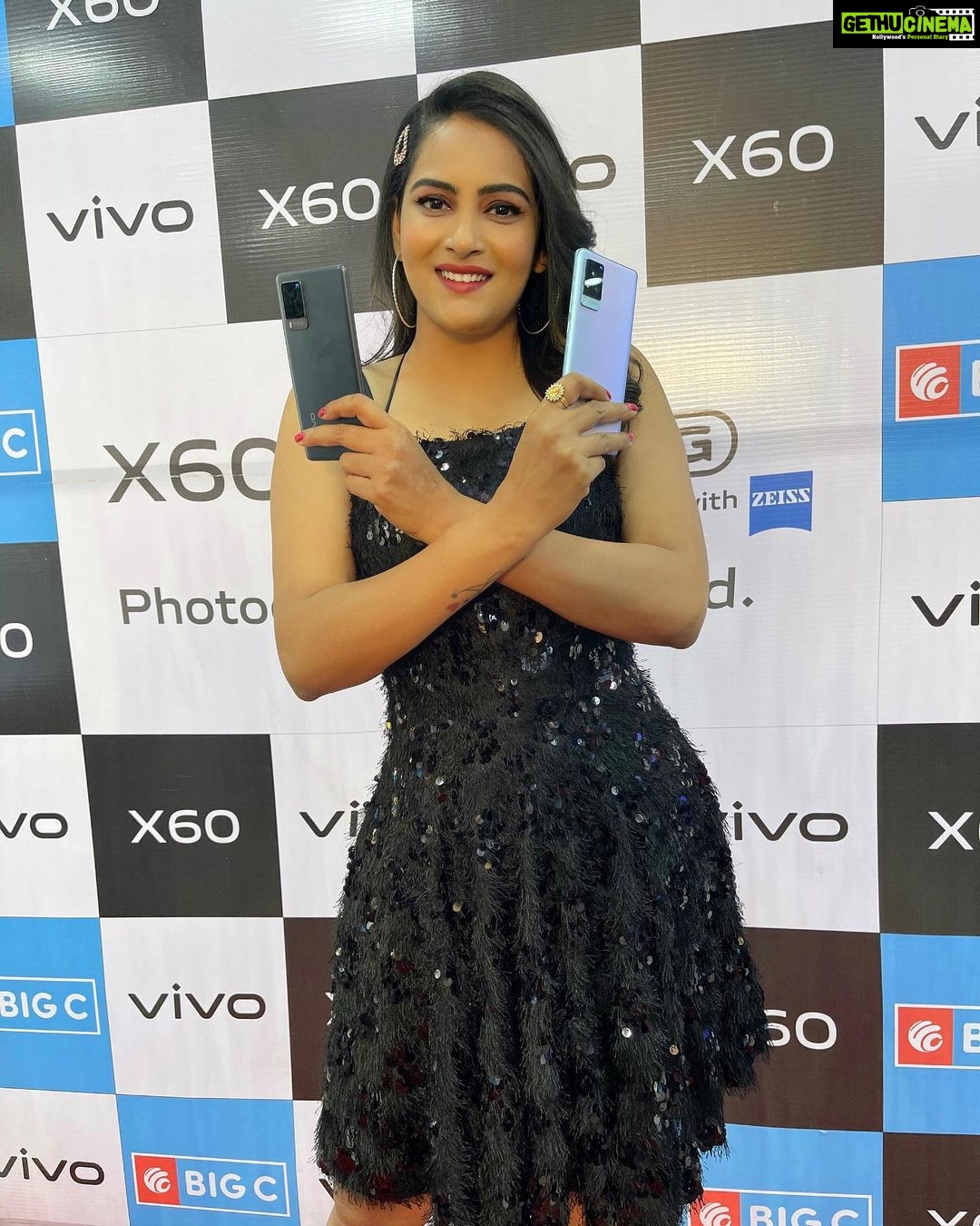 Himaja Instagram - 😍I’m soo Happy to Launch VIVO X60 PRO at BIGC AMEERPET @vivo_india_telangana This beautiful outfit by @ys_studios_fashion ❤️ #mobiles