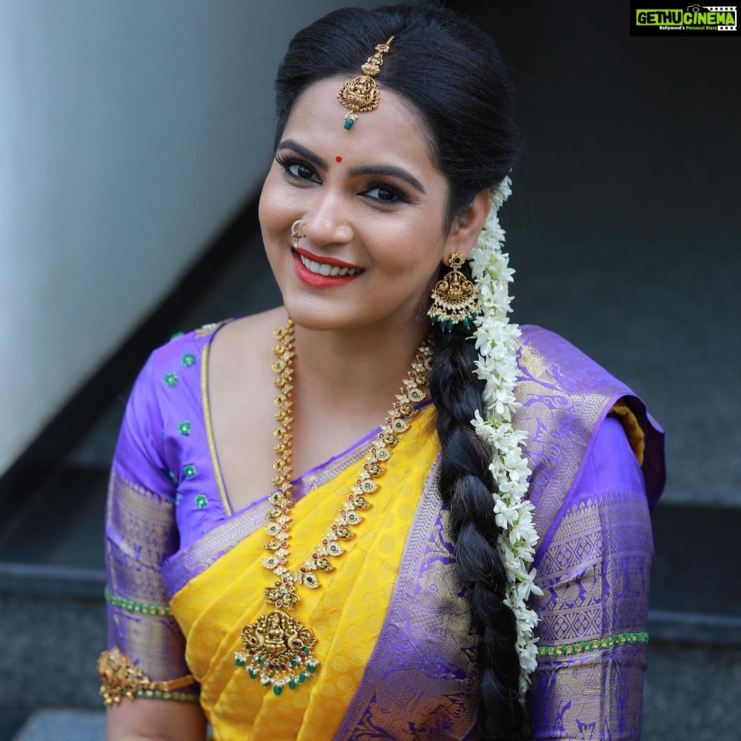 Himaja Instagram - ππMay Goddess Lakshmi Fill Your Life With Health, Wealth, And Freedom.. Jewellery By @navishkasfashionjewelry MOU @bhavani._.makeovers #varalakshmivratham #sravanamasam #varalakshmivratham #varamahalakshmi #vratham #treditional #pattusarees #sareeslove #fesitival #treditionallook #jewellery #jewellers #trending