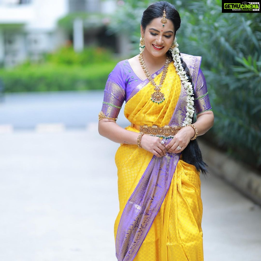 Himaja Instagram - ππMay Goddess Lakshmi Fill Your Life With Health, Wealth, And Freedom.. Jewellery By @navishkasfashionjewelry MOU @bhavani._.makeovers #varalakshmivratham #sravanamasam #varalakshmivratham #varamahalakshmi #vratham #treditional #pattusarees #sareeslove #fesitival #treditionallook #jewellery #jewellers #trending