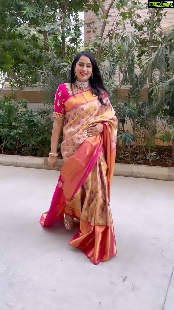 Himaja Instagram - @gowri.silks has come up with an exciting contest to make your festival celebrations more joyous. Shop at Gowri and you will have an opportunity to become the winner of an amazing Royal Banarasi saree worth Rs. 32000/-. Second winner will win a shopping card worth Rs. 7000. Just post your pic in a traditional attire by tagging Gowri.silks with #trendintradition. And invite your friends in the comment section to win this beautiful Banarasi saree and share the screenshot of your post in our DM. . . . #trendintradition #sankranthi #pattusarees #trendingreels #telugureels #loveyouall❤️ #igdaily #igreels #incredibleindia #teluguactress #telugu #telugucinema #saree #sareelove #sareeindia #sareelover #himaja #indiangirls #tollywoodactress #anchor #desifashion #indiantraditionalwear #sareetrends #indiansaree #bollywoodsongs #trendingnow #trending #trendingreels