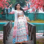 Himaja Instagram - Happy Bhogi🔥 my dear friends....My Vedio song in my bio.. check it out 😍.. Outfit by @meghanamatchingsgwk Photography @shooterspot Location @chayachitram_studio . . . #bhogi #sankranthi #telugusongs #telugusong #panduga #festivalvibes #treditional #cultures #himaja #hyderabadblogger