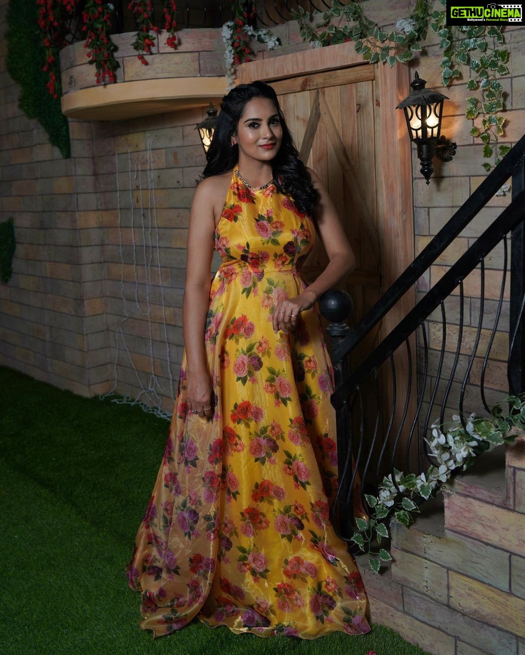 Himaja Instagram - 🎉Enjoy your life today because yesterday had gone and tomorrow may never come .. . . . #livelife #morning #goodvibes #beautiful #outfits #designerwear #floraldesign #hyderabad #biggbosstelugu3