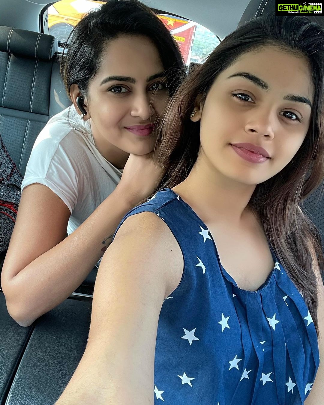 Himaja Instagram - Good morning everyone 😍 #sisters #bhanu #himaja AirPods @discountmarket_dm