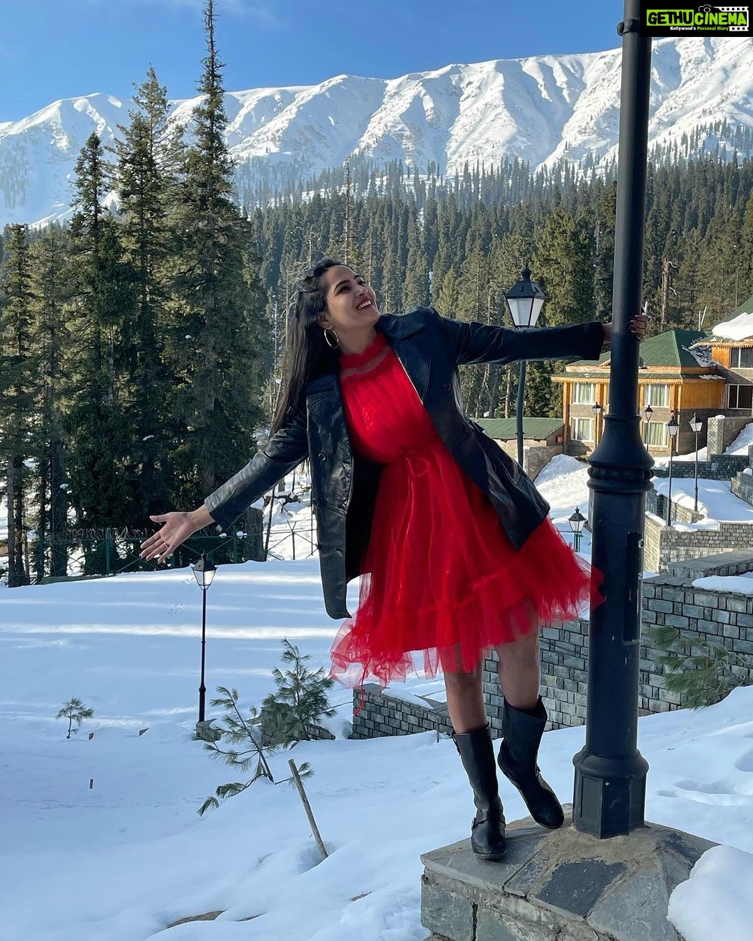 Himaja Instagram - Have a Lovely day guys ❤️ Outfit @seamsandhemsbytejaswini . . Thank you @thekhyberresort for wonderful stay and Yummy food #gulmarg #sunkissed #morning #holidays
