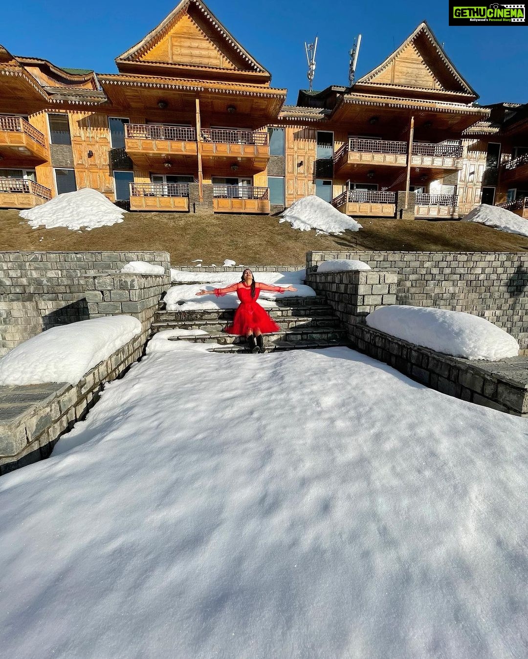 Himaja Instagram - Have a Lovely day guys ❤️ Outfit @seamsandhemsbytejaswini . . Thank you @thekhyberresort for wonderful stay and Yummy food #gulmarg #sunkissed #morning #holidays