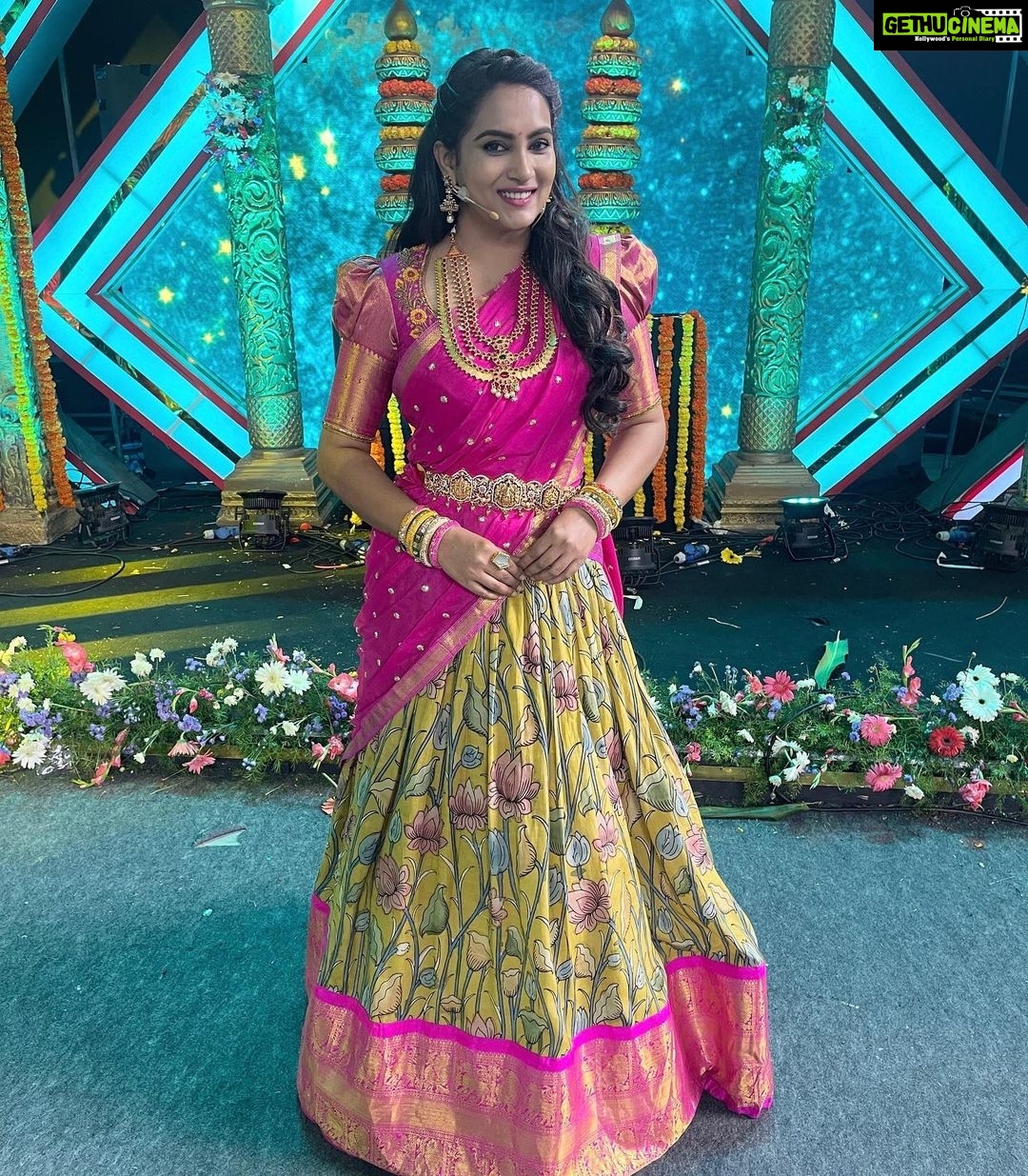Himaja Instagram - This Beautiful Outfit Designed By @varahi_artstudio #designerdresses #designerlehenga #designerlehngas #lehengas #halfsaree #jewellery #function #celebration #etv #treditional #karthikamasam