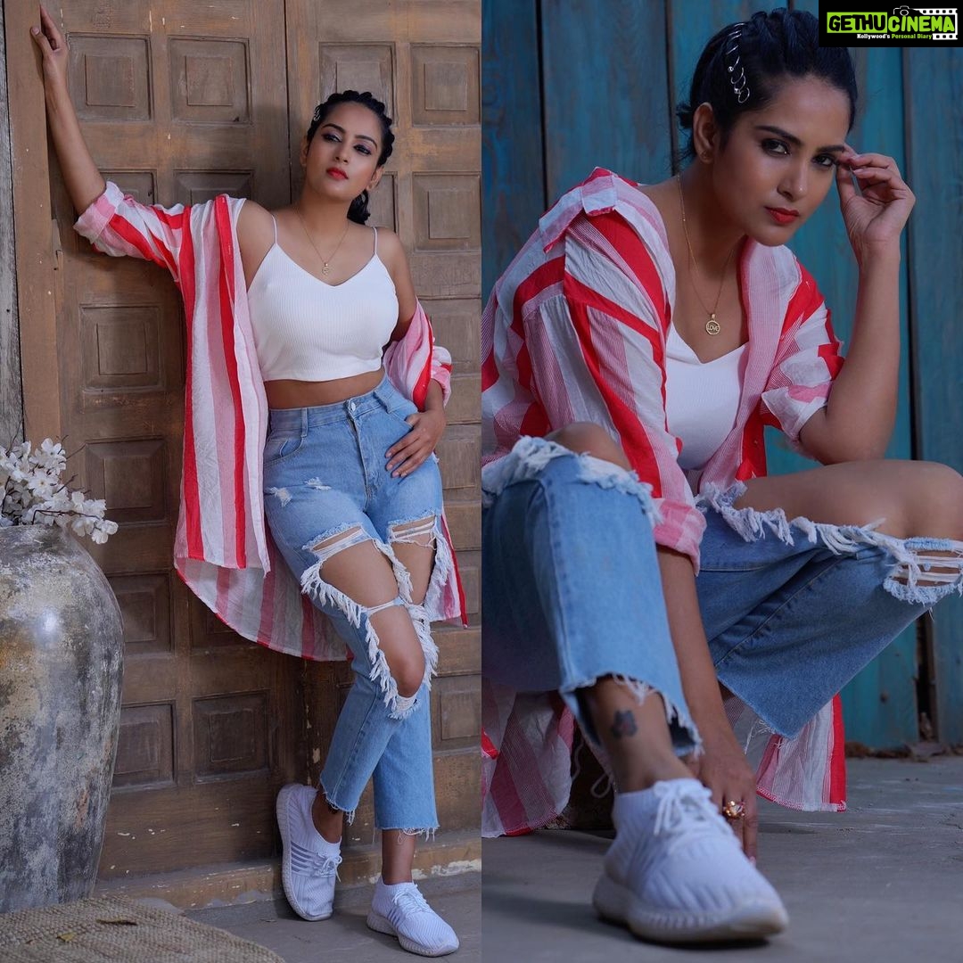 Himaja Instagram - ‼️Other than Gravity, there’s nothing that can keep me down 😉 #attitude #beauty #beautiful #biggbosstelugu3 #biggboss3 #style #jeans #telugu #teluguactress #telugutvanchor. #telugucinema #teluguactress