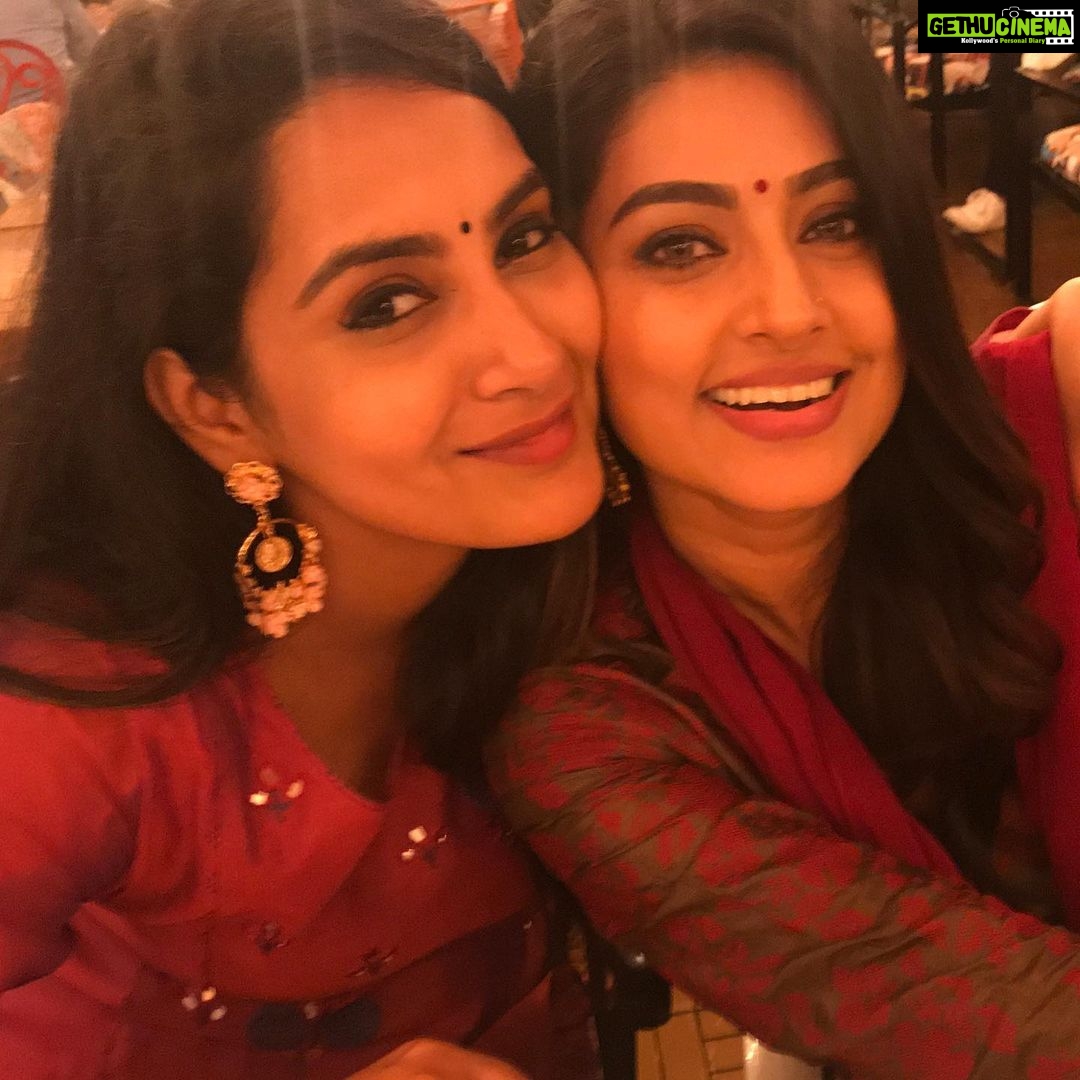 Himaja Instagram - Have a lovely day everyone ❤️ @realactress_sneha #sisterlove #sneha #throwback #tbt