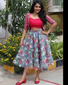 Himaja Instagram - 💖A Beautiful Day Begins With A Beautiful Mindset💙 Outfit Designed by @alankaar_artstudio and photography by @vclicksphactoryofficial #tollywood #teluguactress #beautiful #outfits #friday #morning