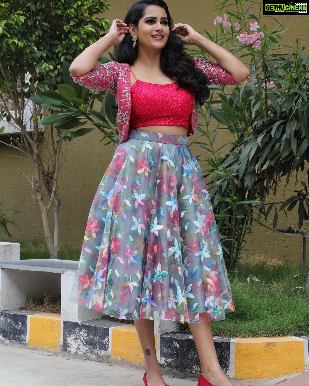 Himaja Instagram - 💖A Beautiful Day Begins With A Beautiful Mindset💙 Outfit Designed by @alankaar_artstudio and photography by @vclicksphactoryofficial #tollywood #teluguactress #beautiful #outfits #friday #morning