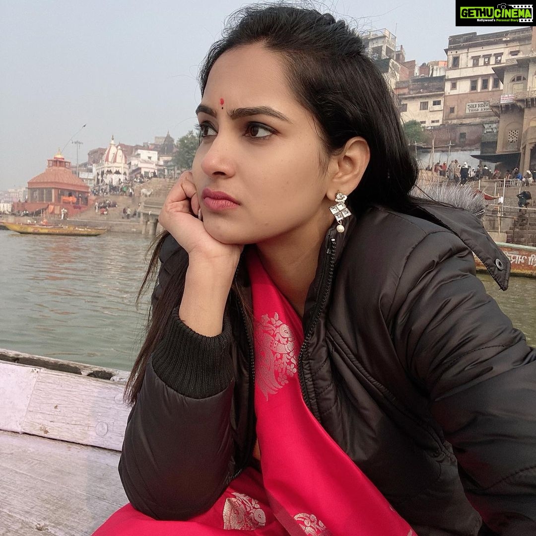 Himaja Instagram - People say that we need to leave anyone of our favourite food at kasi and My grandma told the same...And this was my expression...I donno what to leave As Iām favourite for all the FOOD š #food #varanasi #foody