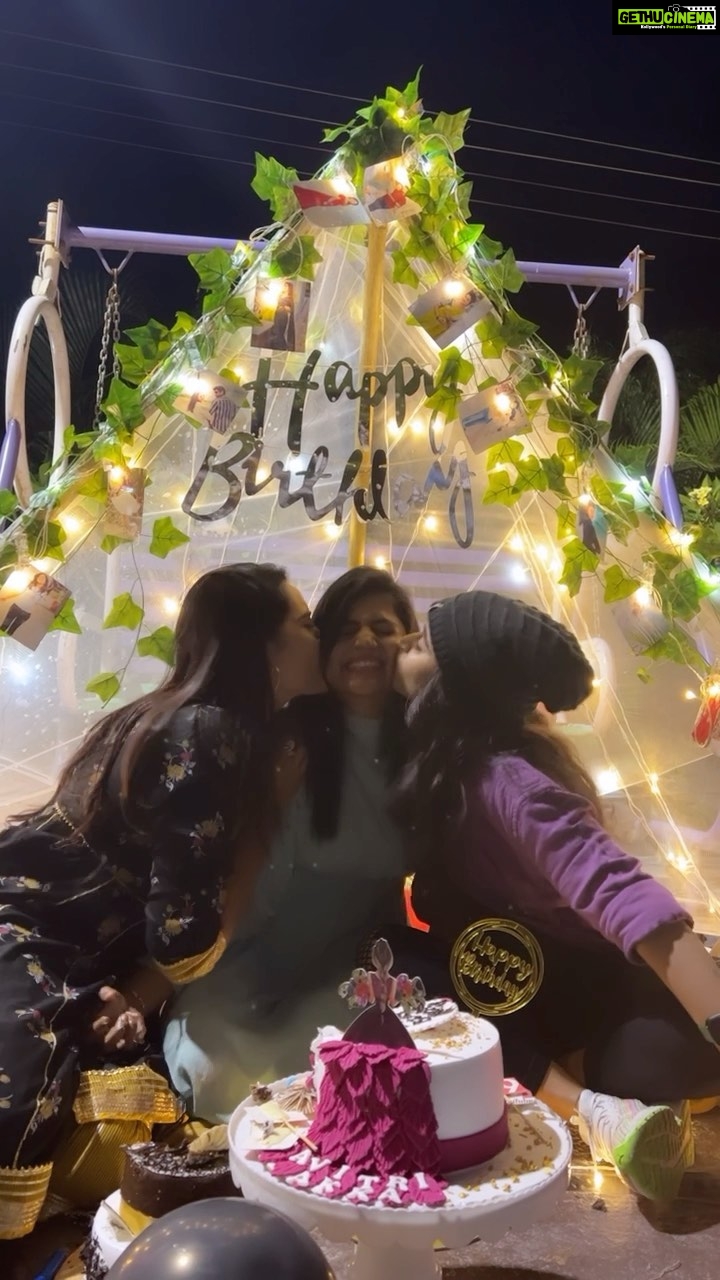 Himaja Instagram - Happy Birthday Love ❤️ @iam.savithri #sisterslove❤️ #sisters #happybirthday @deepthi_sunaina ❤️