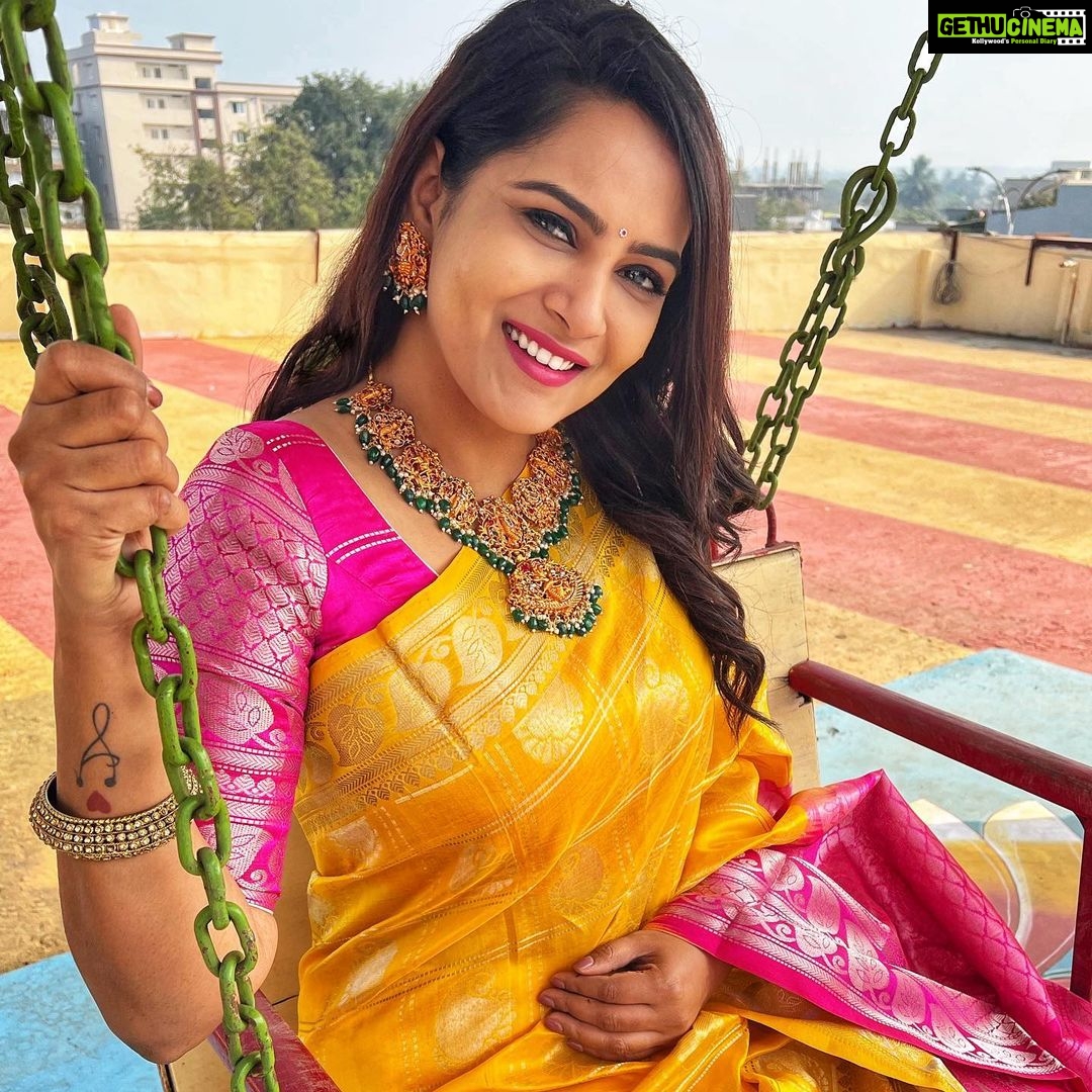 Himaja Instagram - “Be yourself, there's no one better.” Jewellery by @priyanshi_collections #jewellery #sareelove
