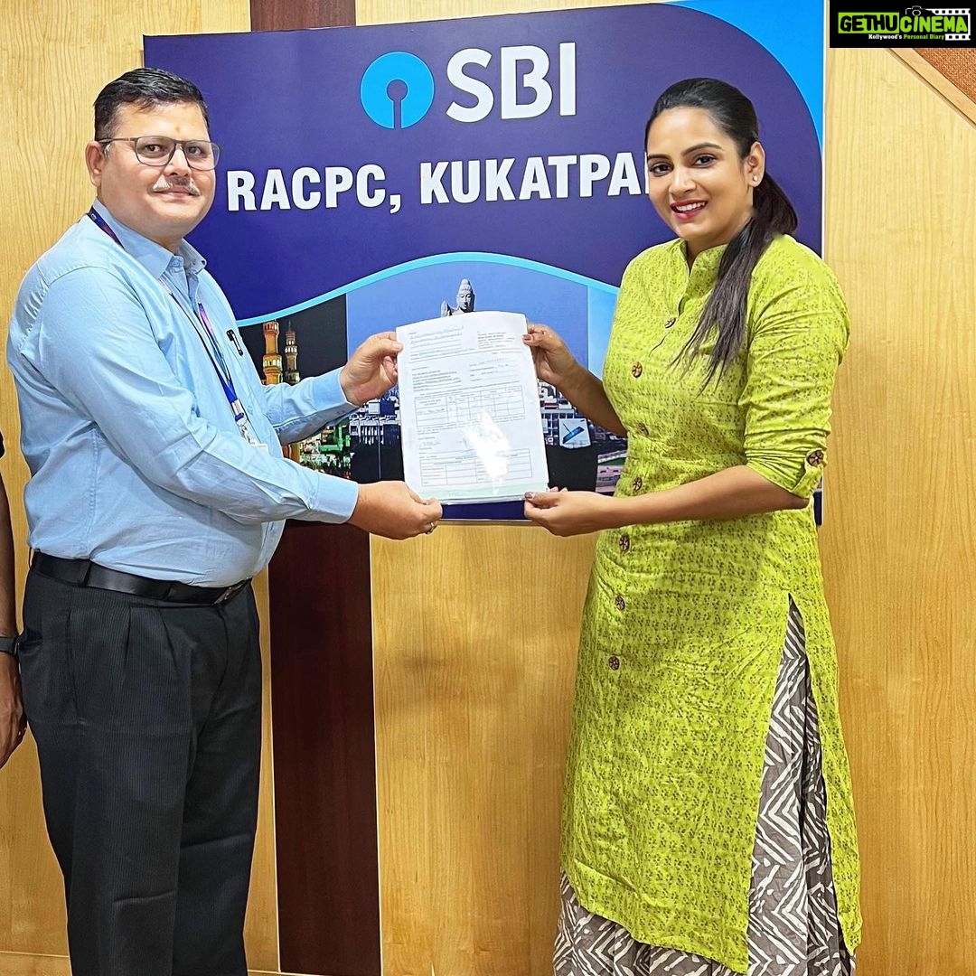 Himaja Instagram - Can’t stop myself posting this 😀 Happy to share, we got Home loan Friends. Thank you @theofficialsbi for this. It motivates us to work even harder n payoff 👍#happymoment #happyhome #sweethome #loveyouall❤️ #dreamhome