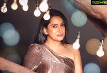 Himaja Instagram - Don't change so people will like you. Be yourself and the right people will love the real you.. #beyourself #loveyourself Photography @vclicksphactoryofficial