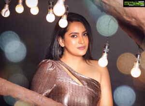 Himaja Instagram - Don't change so people will like you. Be yourself and the right people will love the real you.. #beyourself #loveyourself Photography @vclicksphactoryofficial