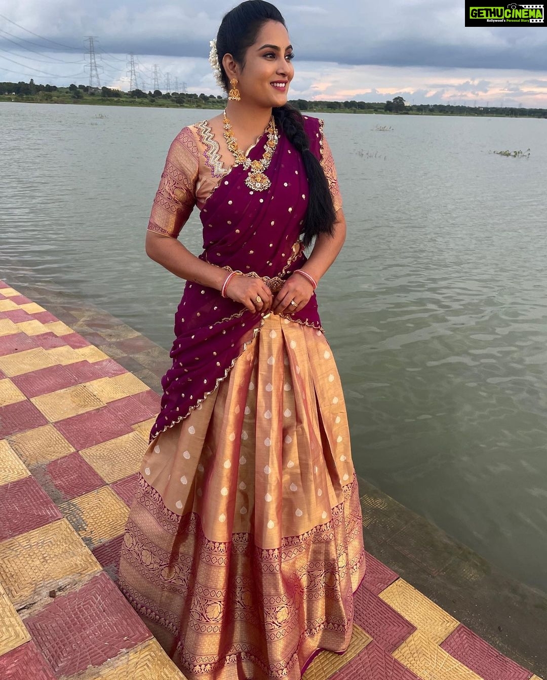 Himaja Instagram - Thank you @manjari.boutique For this beautiful #designerlehenga For our Bathukamma song And Thank you @pellikuturu_makeup_studio For beautiful makeup contact 9966474343 Bathukamma song Video link in my Bio Do watch Guys š #happybathukamma