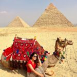 Hina Khan Instagram - Perfect weather, perfect location and a perfect companion.. I must say we’re quite photogenic.. isn’t it? Had an amazing experience at Giza, Egypt. These #Pyramids take you back in time with just a look. You have to see it to believe it.. #TravellingBackInTime #travelphotography #wonderoftheworld