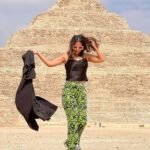 Hina Khan Instagram - One step at a time in front of the first ever pyramid built in Sakara, Egypt.. #steppyramid #egyptshots #egyptfashion #wanderlust #egyptdiaries