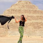 Hina Khan Instagram – One step at a time in front of the first ever pyramid built in Sakara, Egypt.. 
#steppyramid #egyptshots #egyptfashion #wanderlust #egyptdiaries