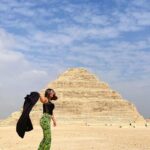 Hina Khan Instagram – One step at a time in front of the first ever pyramid built in Sakara, Egypt.. 
#steppyramid #egyptshots #egyptfashion #wanderlust #egyptdiaries