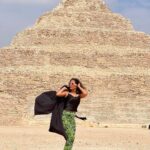 Hina Khan Instagram – One step at a time in front of the first ever pyramid built in Sakara, Egypt.. 
#steppyramid #egyptshots #egyptfashion #wanderlust #egyptdiaries