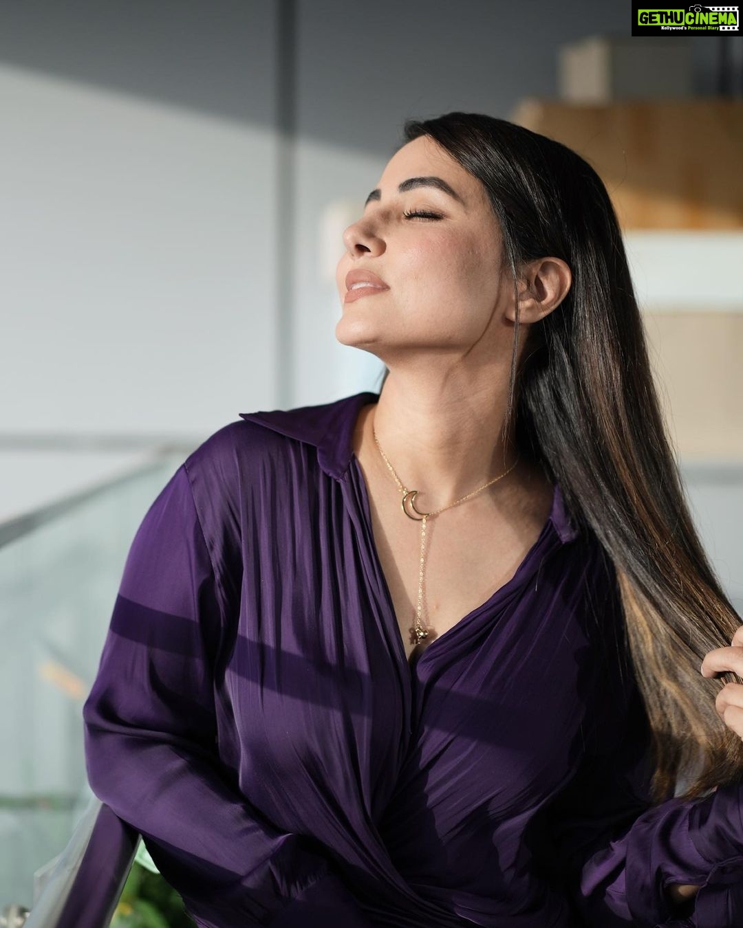 Hina Khan Instagram - Just breathe.. #PurpleLove