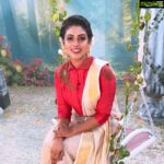 Iniya Instagram - HAPPY ONAM !!!