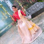 Iniya Instagram - HAPPY ONAM !!!