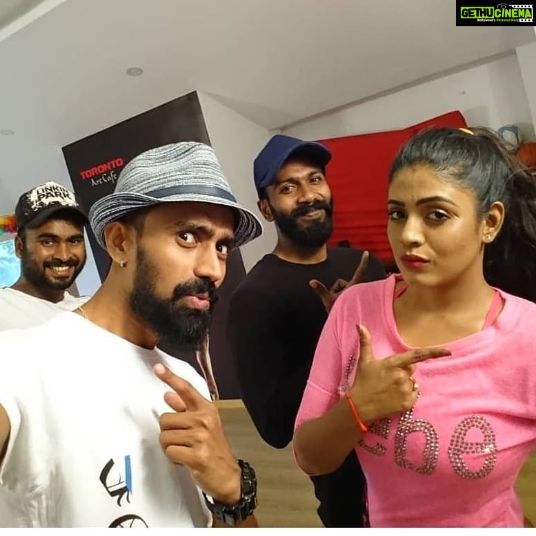 Iniya Instagram - #danceteam #dancepractice #Bestbuddies #happyness😊