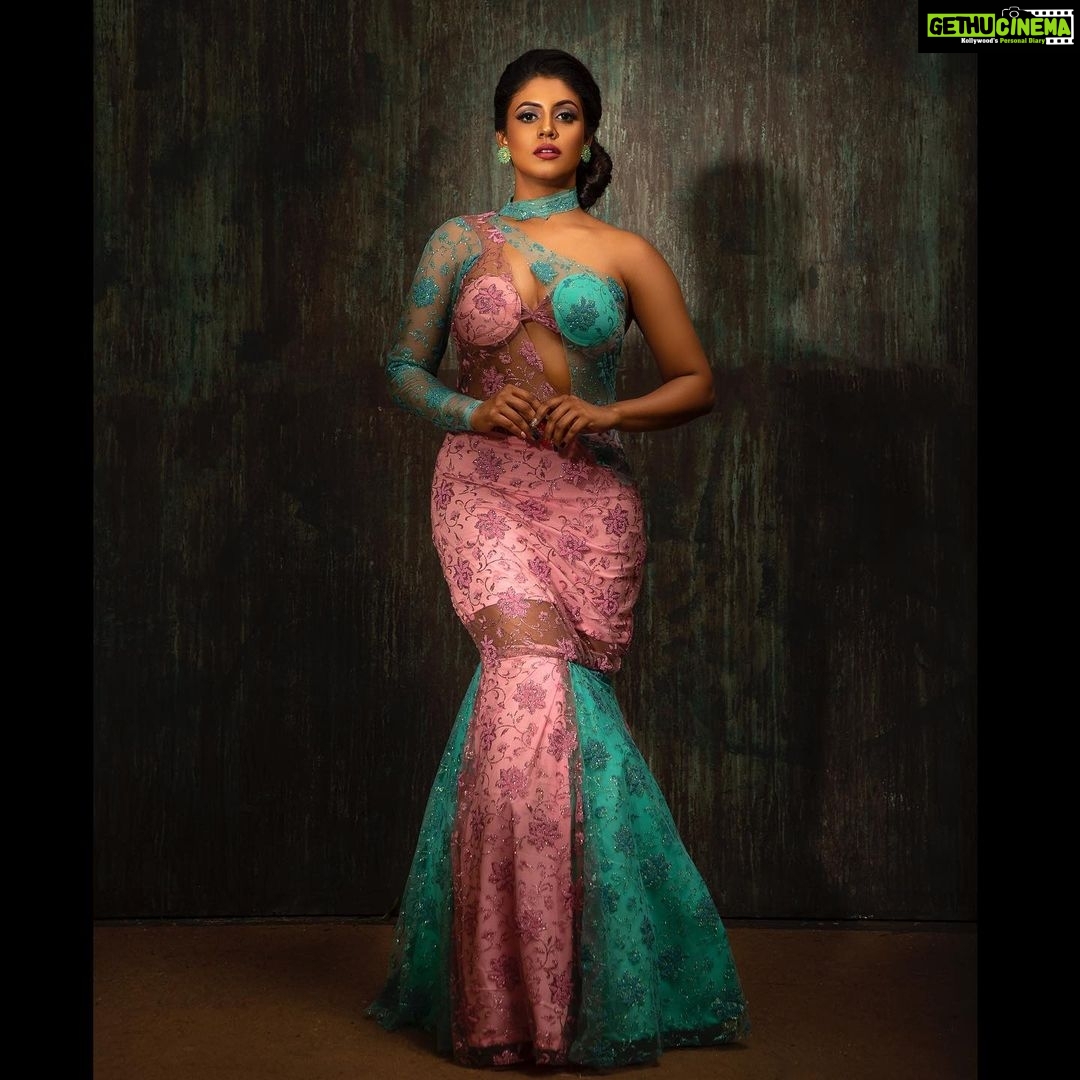 Iniya Instagram - She is a queen š and her soul is royalty Presenting the strong and beautiful @iam_ineya #conceptsbygasudesingersstudio feauturing @iam_ineya makeover @ripyaartistry Concept & styling : @sugu_star Costumes : @gasudesigners photography @alex_judeson #ripyaartistry #gasudesignerstudio #alexjudeson