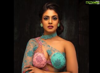 Iniya Instagram - She is a queen 👑 and her soul is royalty Presenting the strong and beautiful @iam_ineya #conceptsbygasudesingersstudio feauturing @iam_ineya makeover @ripyaartistry Concept & styling : @sugu_star Costumes : @gasudesigners photography @alex_judeson #ripyaartistry #gasudesignerstudio #alexjudeson
