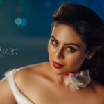 Iniya Instagram - My sis @swat_swtz 👆⭐️ STAR SISTERS ⭐️ 🎄🎄🎄🎄🎄 Noel Novelty by : @mahadevan_thampi Costumes : @khayaal_by_mizrin Makeup : @neethu_makeupartist Retouch : @sam_retouch Associate : @suresh_mukundan Assistant : @im_rohith_03 Location : @threedotsfilmsstudio Models : @iam_ineya , @swat_swtz