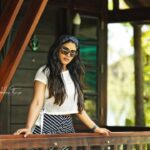 Iniya Instagram - 🧚🏻🧚🏻🧚🏻”YOU DESERVE SOMEONE WHO KNOWS HOW RARE YOU ARE “🧚🏻🧚🏻🧚🏻 Clicks @mahadevan_thampi Location @maliekalheritance shot with @sonyalphain @alphakeralam #shootmode #shooting #randomclick #casualstyle #sunglasses #freestyle