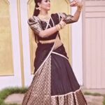Iniya Instagram - THAT’S A QUEEN DANCING “👑 . . Clickz: @jithuprakashan Retouch: @reenusbabu_retoucher Make up & Hair: @pinkyvisal Jewels: @kushalsfashionjewellery Outfits: @diva_womensclothingstore Venue:@wayanadfortresort #traditional #saree #ethnic #jewels #sarees #classic #traditionalwear #weddingdress #weddingseason #designerjewelry #designersarees #pattusarees #brides #bridal #bridestyle