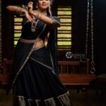 Iniya Instagram - 👸🏻👸🏻👸🏻👸🏻NAVARATHRI 👸🏻👸🏻👸🏻 “INDEPENDENT FEMALES ARE SO UNDER VALUED SHE DOSEN’T EVEN NEED YOU.. SHE JUST WANT’S YOU .. SHE IS GOING TO DO HER OWN THING WITH OR WITHOUT YOU & THAT’S A QUEEN “👑 . . Clickz: @jithuprakashan Retouch: @reenusbabu_retoucher Make up & Hair: @pinkyvisal Jewels: @kushalsfashionjewellery Outfits: @diva_womensclothingstore Venue:@wayanadfortresort #traditional #saree #ethnic #jewels #sarees #classic #traditionalwear #weddingdress #weddingseason #designerjewelry #designersarees #pattusarees #brides #bridal #bridestyle