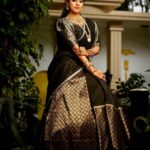 Iniya Instagram - 👸🏻👸🏻👸🏻👸🏻NAVARATHRI 👸🏻👸🏻👸🏻 “INDEPENDENT FEMALES ARE SO UNDER VALUED SHE DOSEN’T EVEN NEED YOU.. SHE JUST WANT’S YOU .. SHE IS GOING TO DO HER OWN THING WITH OR WITHOUT YOU & THAT’S A QUEEN “👑 . . Clickz: @jithuprakashan Retouch: @reenusbabu_retoucher Make up & Hair: @pinkyvisal Jewels: @kushalsfashionjewellery Outfits: @diva_womensclothingstore Venue:@wayanadfortresort #traditional #saree #ethnic #jewels #sarees #classic #traditionalwear #weddingdress #weddingseason #designerjewelry #designersarees #pattusarees #brides #bridal #bridestyle