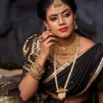 Iniya Instagram - 👸🏻👸🏻👸🏻👸🏻NAVARATHRI 👸🏻👸🏻👸🏻 “INDEPENDENT FEMALES ARE SO UNDER VALUED SHE DOSEN’T EVEN NEED YOU.. SHE JUST WANT’S YOU .. SHE IS GOING TO DO HER OWN THING WITH OR WITHOUT YOU & THAT’S A QUEEN “👑 . . Clickz: @jithuprakashan Retouch: @reenusbabu_retoucher Make up & Hair: @pinkyvisal Jewels: @kushalsfashionjewellery Outfits: @diva_womensclothingstore Venue:@wayanadfortresort #traditional #saree #ethnic #jewels #sarees #classic #traditionalwear #weddingdress #weddingseason #designerjewelry #designersarees #pattusarees #brides #bridal #bridestyle