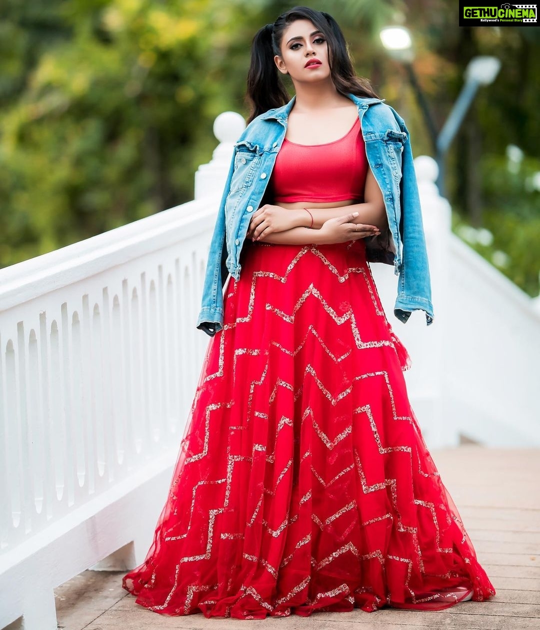 Iniya Instagram - π§π»π§π»π§π»"I am who I am Not who you think I am. Not who you want me to be I am ME "π§π»π§π»π§π» . . β€οΈSexy ,Naughty, barbie girl, doll ,sultry ,cute ,cuddly ,smart ,super sassy, stunning @iam_ineya β€οΈ Thatβs the look created for Ineya's latest makeover that completely defines who she is !!! Featuring @iam_ineya Makeover @reenapaiva Designer @yoshnasbyela Photography @camerasenthil Location @sppgardens