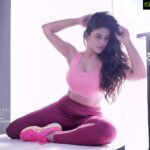 Iniya Instagram - 🥊EVERYDAY IS ANOTHER CHANCE ..., TO GET STRONGER , TO EAT BETTER , TO LIVE HEALTHIER & TO BE THE BEST VERSION OF YOU !!! 🏀Featuring INEYA In RELIANCE TRENDS SPORTS WEAR .🎽 . . @arshalphotography @prmakeupstudio @reliencetrends @nayanasreekanth @performaxactivewear . . #sports #sport #sportsphotography #sportwear #sportgirl #sportlife #sports-life