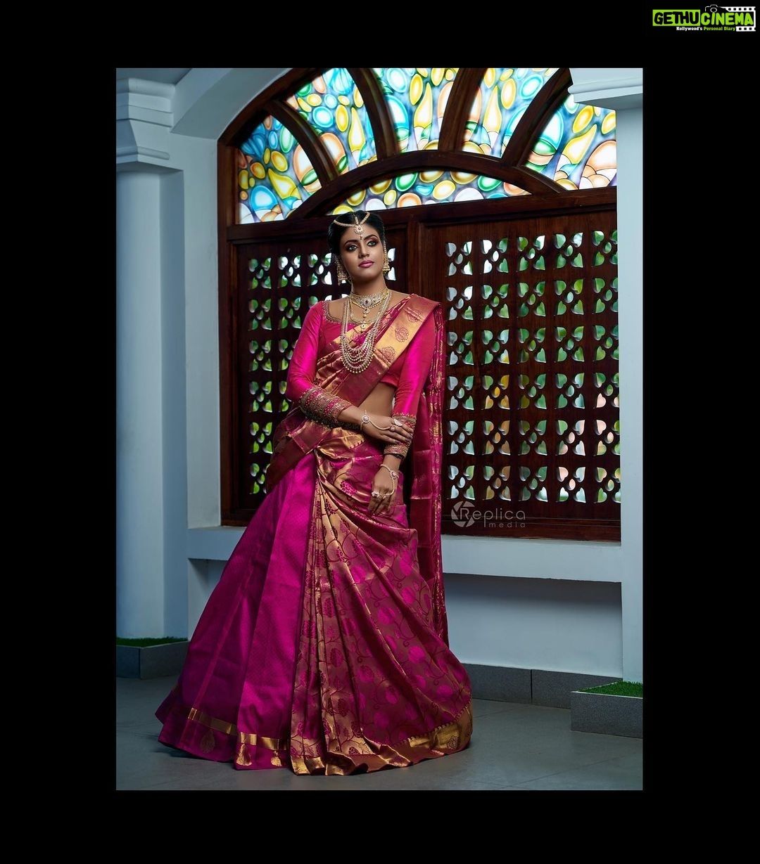 Iniya Instagram - Clickz: @jithuprakashan Retouch: @reenusbabu_retoucher Make up & Hair: @pinkyvisal Jewels: @kushalsfashionjewellery Outfits: @diva_womensclothingstore Venue:@wayanadfortresort #traditional #saree #ethnic #jewels #sarees #classic #traditionalwear #weddingdress #weddingseason #designerjewelry #designersarees #pattusarees #brides #bridal #bridestyle