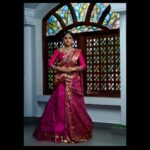 Iniya Instagram - Clickz: @jithuprakashan Retouch: @reenusbabu_retoucher Make up & Hair: @pinkyvisal Jewels: @kushalsfashionjewellery Outfits: @diva_womensclothingstore Venue:@wayanadfortresort #traditional #saree #ethnic #jewels #sarees #classic #traditionalwear #weddingdress #weddingseason #designerjewelry #designersarees #pattusarees #brides #bridal #bridestyle