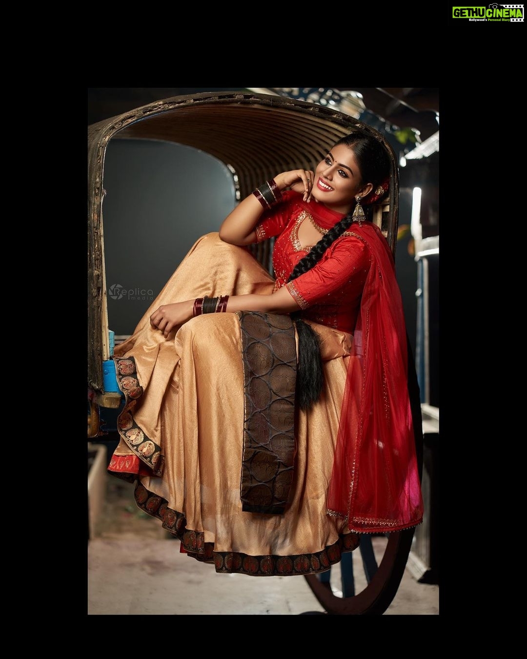 Iniya Instagram - Clickz: @jithuprakashan Retouch: @reenusbabu_retoucher Make up & Hair: @abeel_robeen Outfits: @diva_womensclothingstore