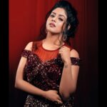 Iniya Instagram – @colorstvtamil 
@colorstv
@veerasekar05 
@turningmomentzphotography
@hemas_gasu_designers_studio 
@gasudesigners 
@rahul_smart24

#DanceVsDance